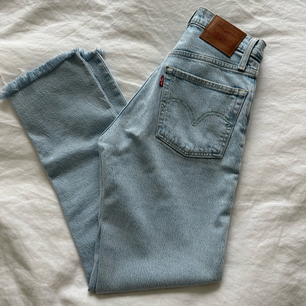 Levi’s Wedgie Fit Light Wash Cropped Jeans